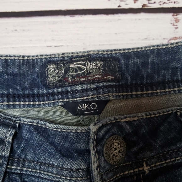 Silver Jeans Aiko Mid Boot Cut Distressed with embroidery and studs. - Picture 12 of 16